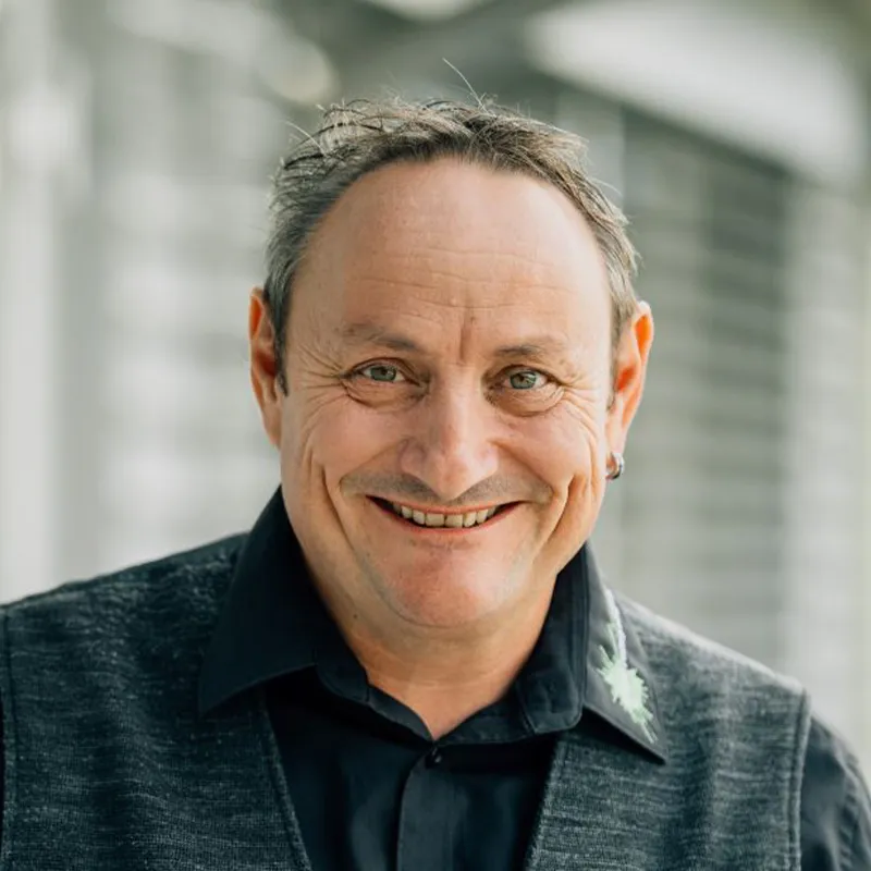 Portrait of Alfred Hügli, CEO of hügli reinigungen ag, a TimeTool reference.